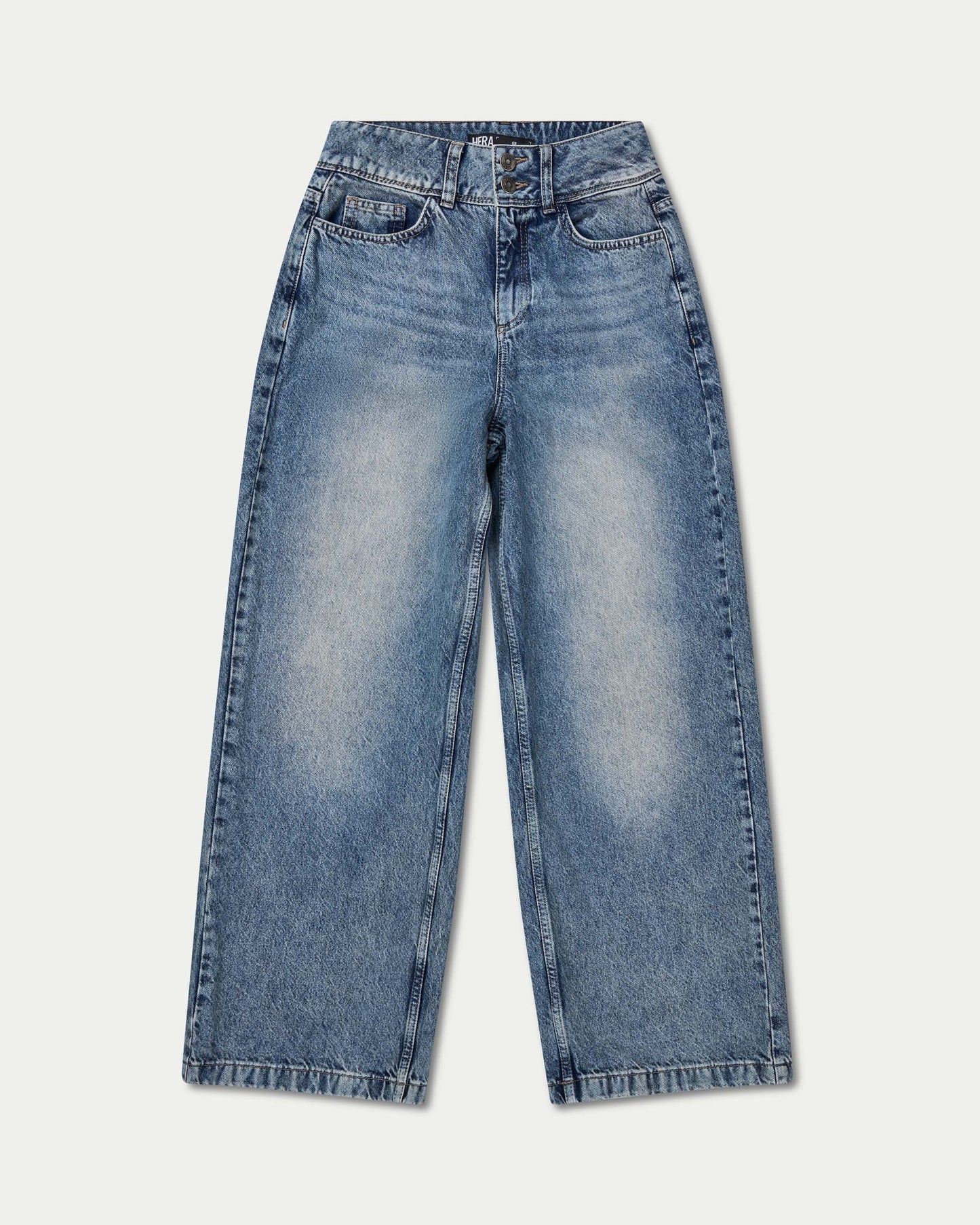 Δήμητρα – Ανοιχτό μπλε τζιν σε φαρδιά γραμμή