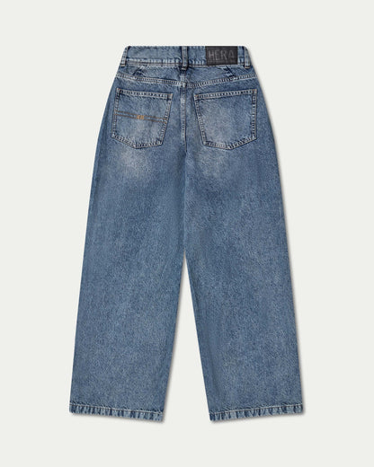 Δήμητρα – Ανοιχτό μπλε τζιν σε φαρδιά γραμμή