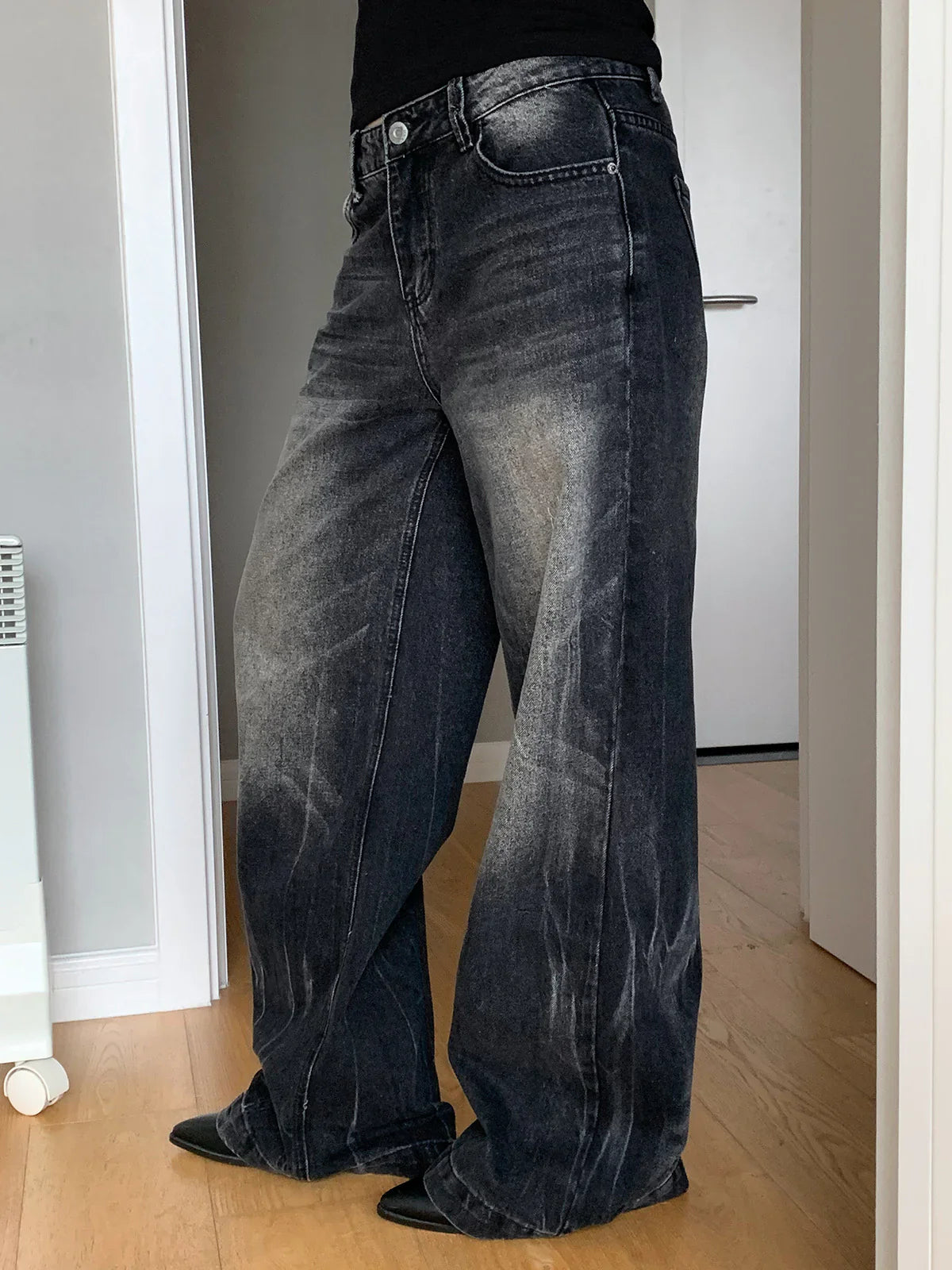 Αριάδνη – Μαύρο wide-leg τζιν με ξεβαμμένο εφέ